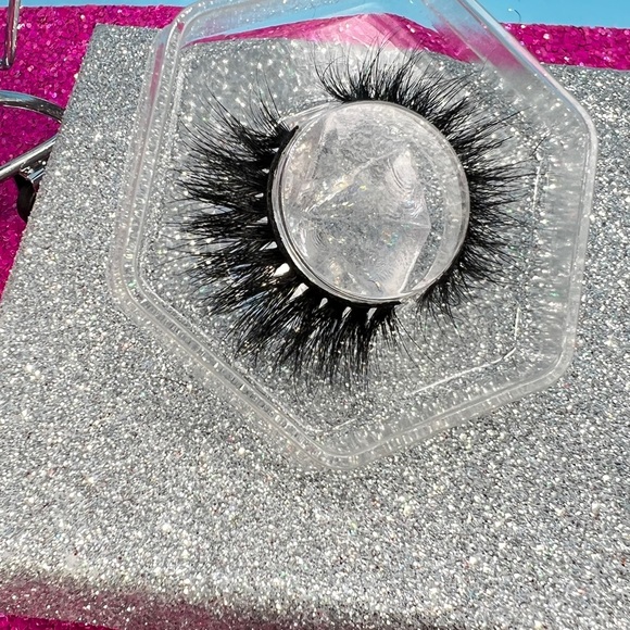 Eyelashes - Picture 3 of 5